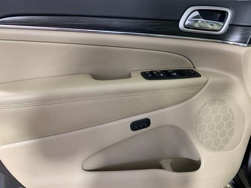 Used 2021 Jeep Grand Cherokee Limited image 28