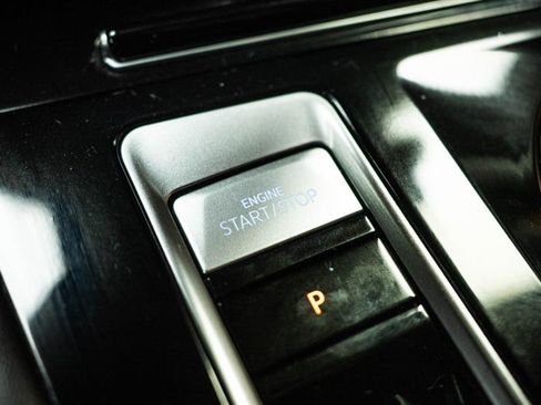 Used 2025 Volkswagen Atlas SE image 21