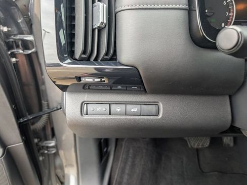 Used 2025 Nissan Pathfinder SV FWD image 11