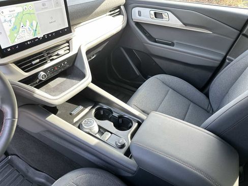 Used 2025 Ford Explorer Active image 21
