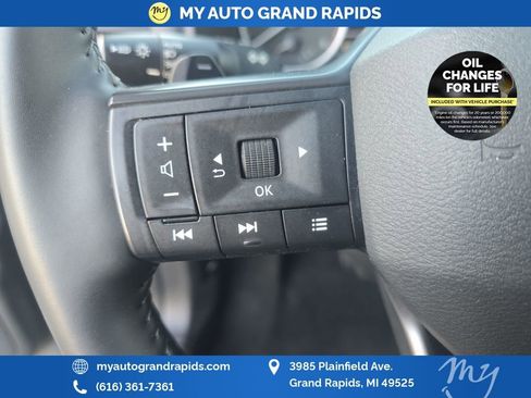 Used 2025 Nissan Rogue SV AWD/4WD image 15