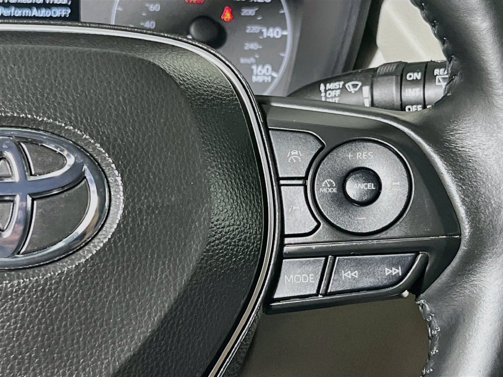 Used 2024 Toyota Corolla Cross LE AWD/4WD image 17