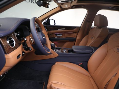 New 2025 Bentley Bentayga image 17