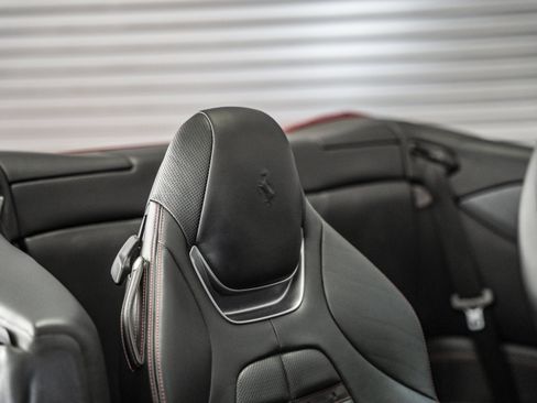 Used 2019 Ferrari Portofino RWD image 25