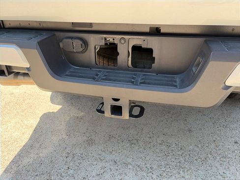 Used 2025 Toyota Tacoma TRD Off-Road AWD/4WD image 9