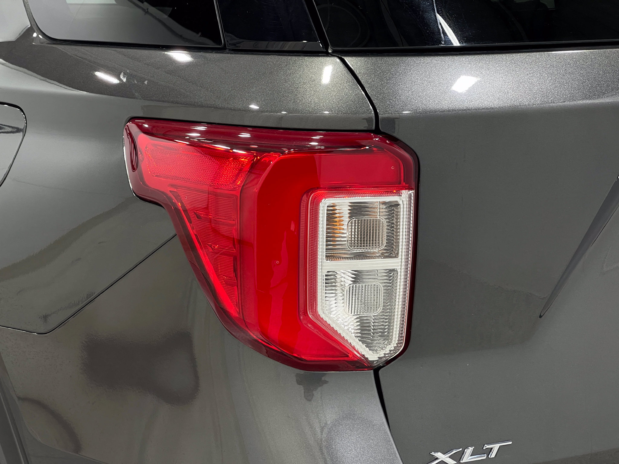 Used 2020 Ford Explorer XLT w/ Equipment Group 202A AWD/4WD image 36