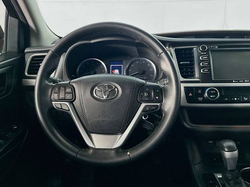 Used 2017 Toyota Highlander Plus image 17