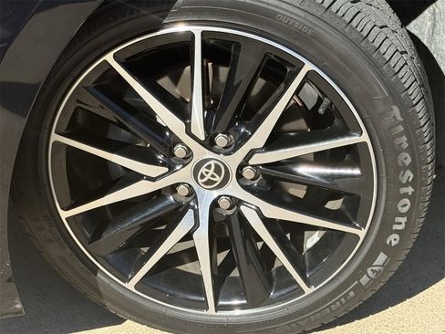 Used 2023 Toyota Camry SE image 9