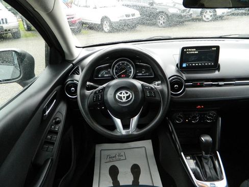 Used 2017 Toyota Yaris iA image 15