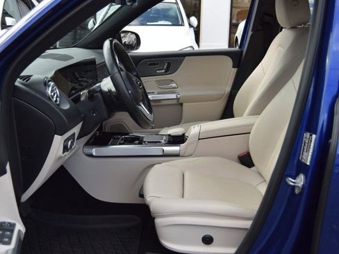 Used 2021 Mercedes-Benz GLB 250 4MATIC w/ Premium Package image 15