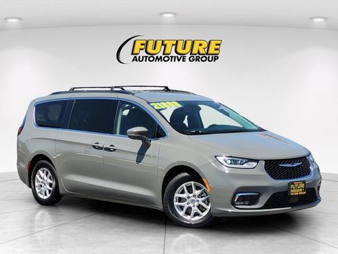 Used 2022 Chrysler Pacifica Touring-L FWD image 1