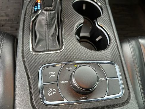 Used 2019 Jeep Grand Cherokee Limited X image 23