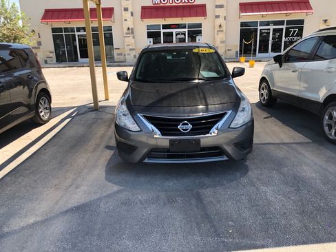 Used 2017 Nissan Versa SV FWD image 2