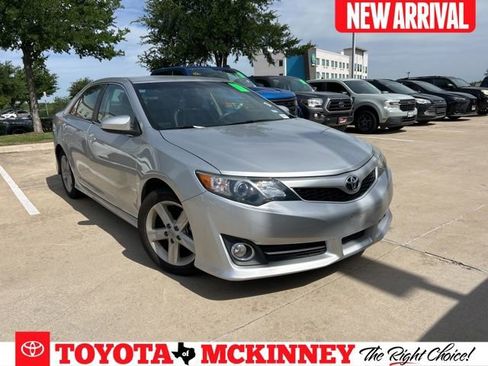 Used 2013 Toyota Camry SE FWD image 1