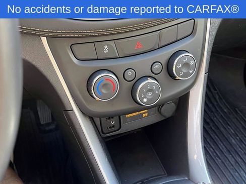 Certified 2022 Chevrolet Trax LT w/ Midnight Edition image 27