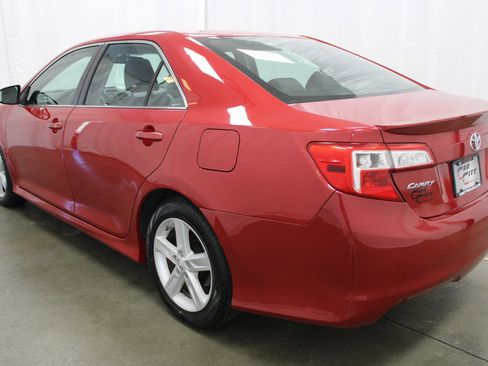 Used 2014 Toyota Camry SE image 7