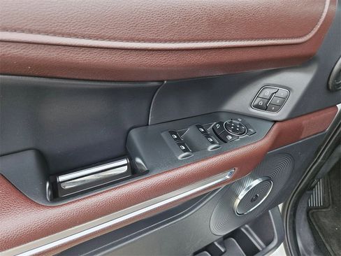 Used 2024 Ford Expedition Limited image 15