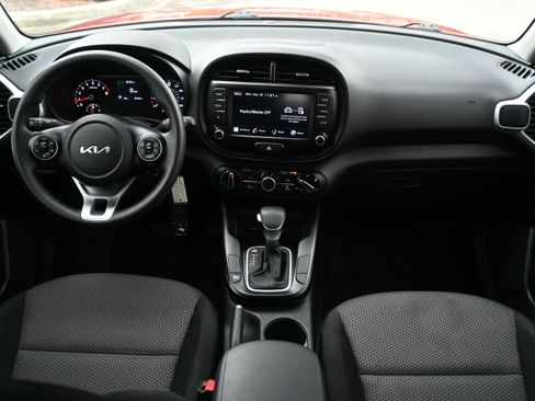 Used 2022 Kia Soul LX w/ Technology Package image 3