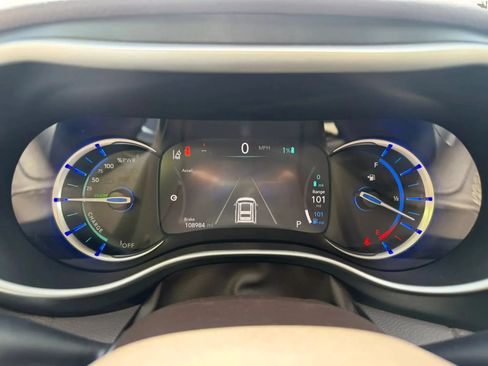 Used 2021 Chrysler Pacifica Touring-L FWD image 7