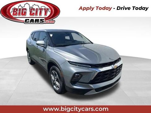 Used 2025 Chevrolet Blazer LT FWD image 1
