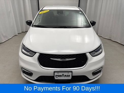 Used 2024 Chrysler Pacifica Touring-L FWD image 6