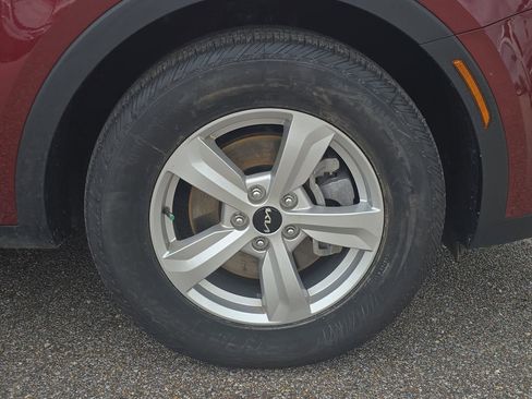 Used 2024 Kia Sorento LX FWD image 5