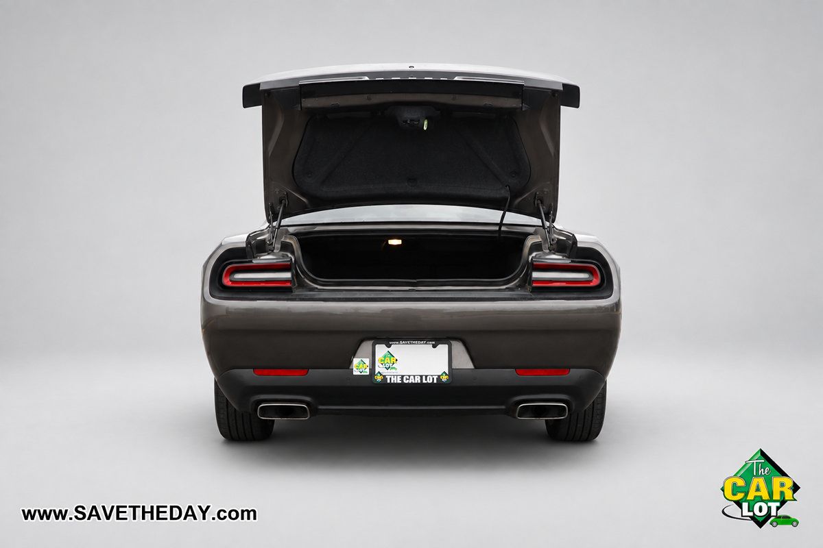 Used 2022 Dodge Challenger R/T RWD image 12