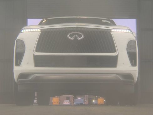 Used 2025 INFINITI QX80 Sensory image 14