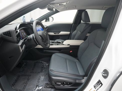 Used 2025 Lexus RZ 300e image 7