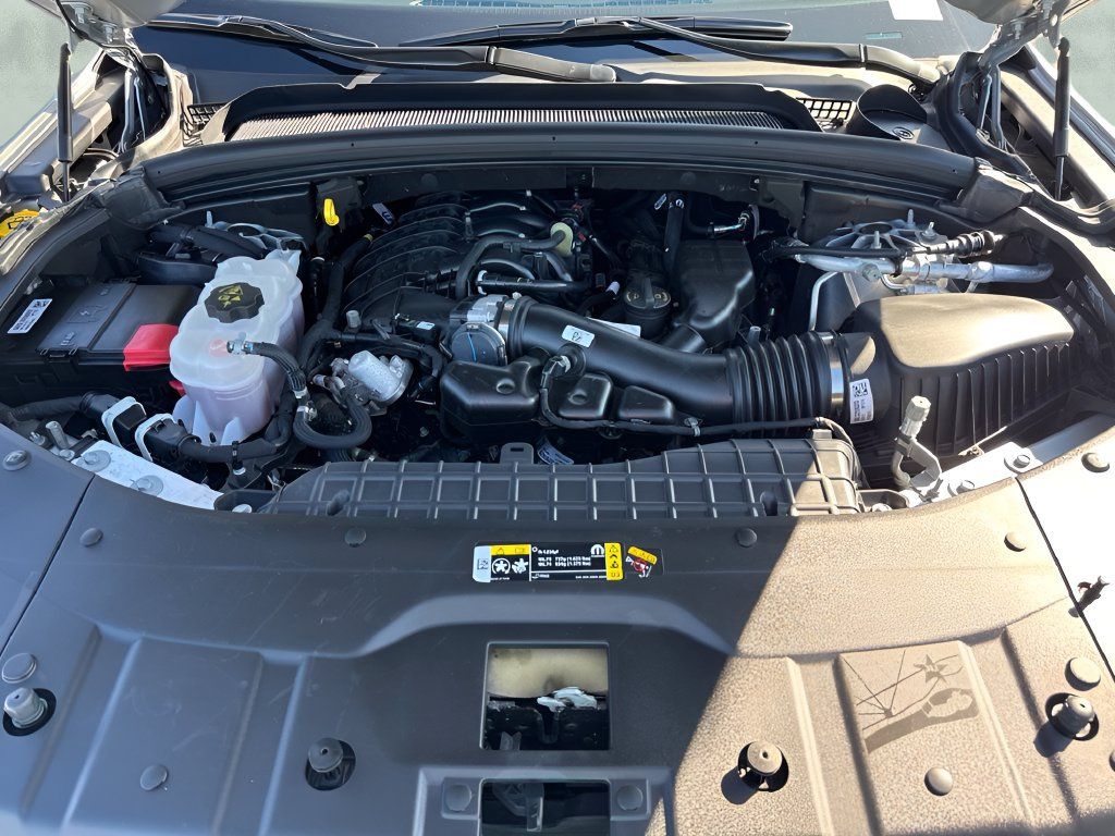 Used 2024 Jeep Grand Cherokee Laredo RWD image 26