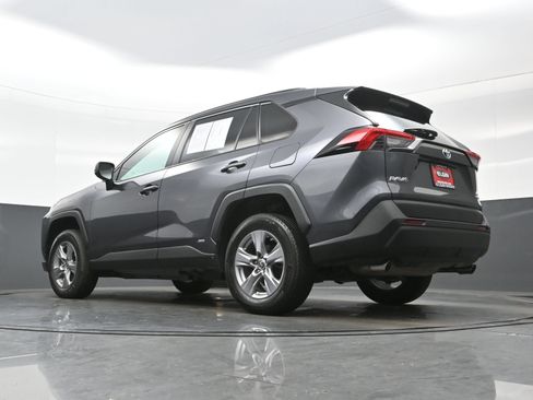 Used 2022 Toyota RAV4 LE AWD/4WD image 28