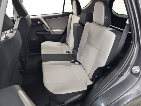 Used 2018 Toyota RAV4 XLE AWD/4WD image 30