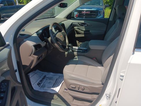Used 2020 Chevrolet Traverse LT w/ LT Premium Package FWD image 9
