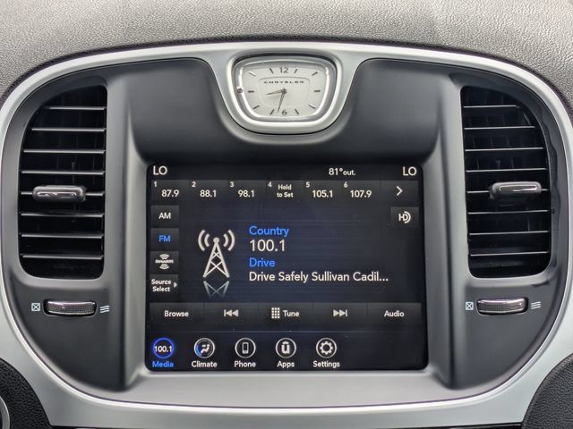 Used 2023 Chrysler 300 Touring w/ Sport Appearance Package RWD image 17