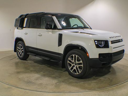 New 2026 Land Rover Defender 110 S AWD/4WD image 7