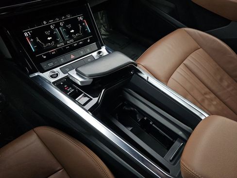 Used 2022 Audi e-tron Premium image 35