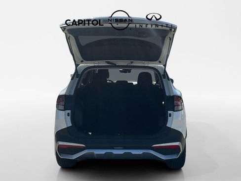 Used 2024 Kia Sportage LX image 9