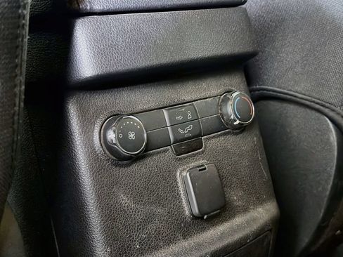 Used 2018 Ford Explorer XLT w/ Equipment Group 201A FWD image 26