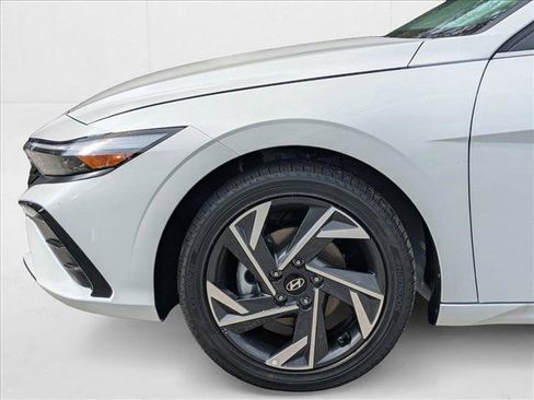 New 2025 Hyundai Elantra Limited image 20