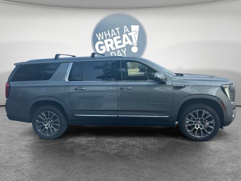Used 2026 GMC Yukon XL Denali w/ Sun & Power Step Package AWD/4WD image 2
