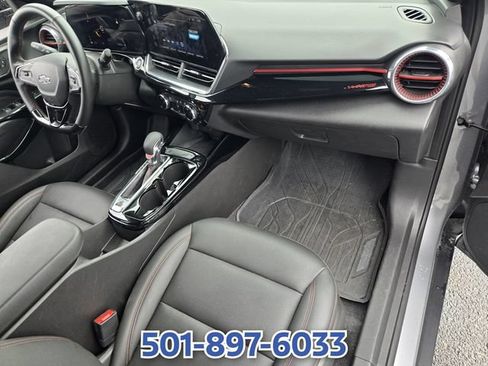 Used 2025 Chevrolet Trax RS w/ Sunroof Package FWD image 18