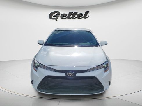 Used 2025 Toyota Corolla LE FWD image 2