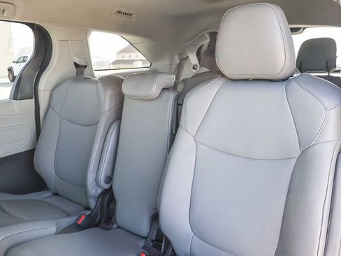 Used 2022 Toyota Sienna XLE image 25