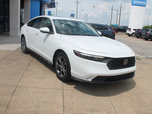 Used 2023 Honda Accord EX image 1