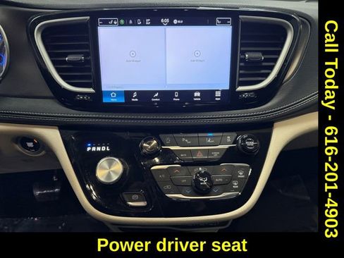 Used 2024 Chrysler Pacifica Touring-L image 5