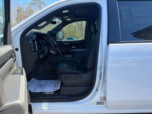 New 2026 GMC Sierra 2500 AT4 w/ AT4 Premium Plus Package AWD/4WD image 9