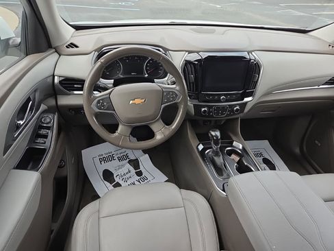 Used 2021 Chevrolet Traverse LT w/ LT Premium Package FWD image 17