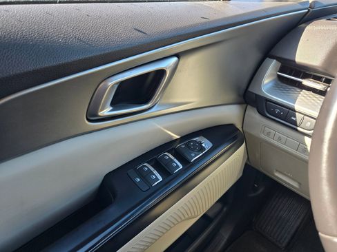 Certified 2023 Kia Carnival LX image 21