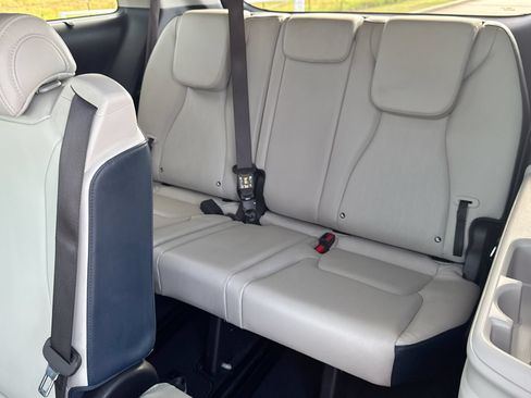 Used 2025 Kia Carnival SX FWD image 25