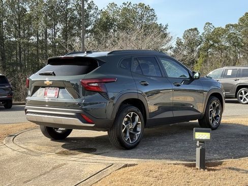 Used 2025 Chevrolet Trax LT image 7